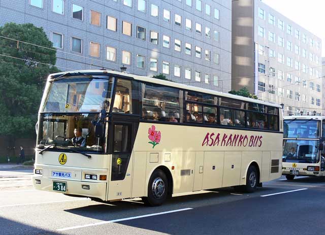 アサ観光バス　広島200 か984