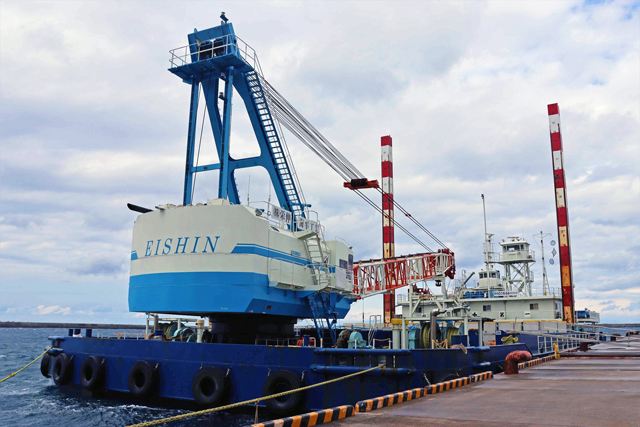 78栄伸号（台船）＋第七十八栄伸丸（押船）　左舷前