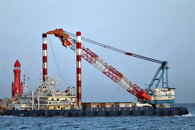 78栄伸号（台船）＋第七十八栄伸丸（押船）　右舷