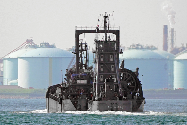 第八十八金栄丸(台船+押船) 船尾