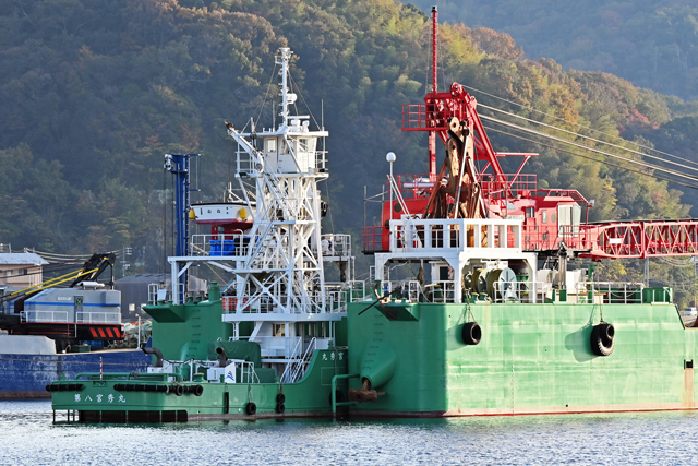 みやひでG7(台船)+第八宮秀丸(押船) 右舷後