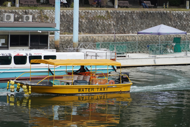 WATER TAXI　左舷前